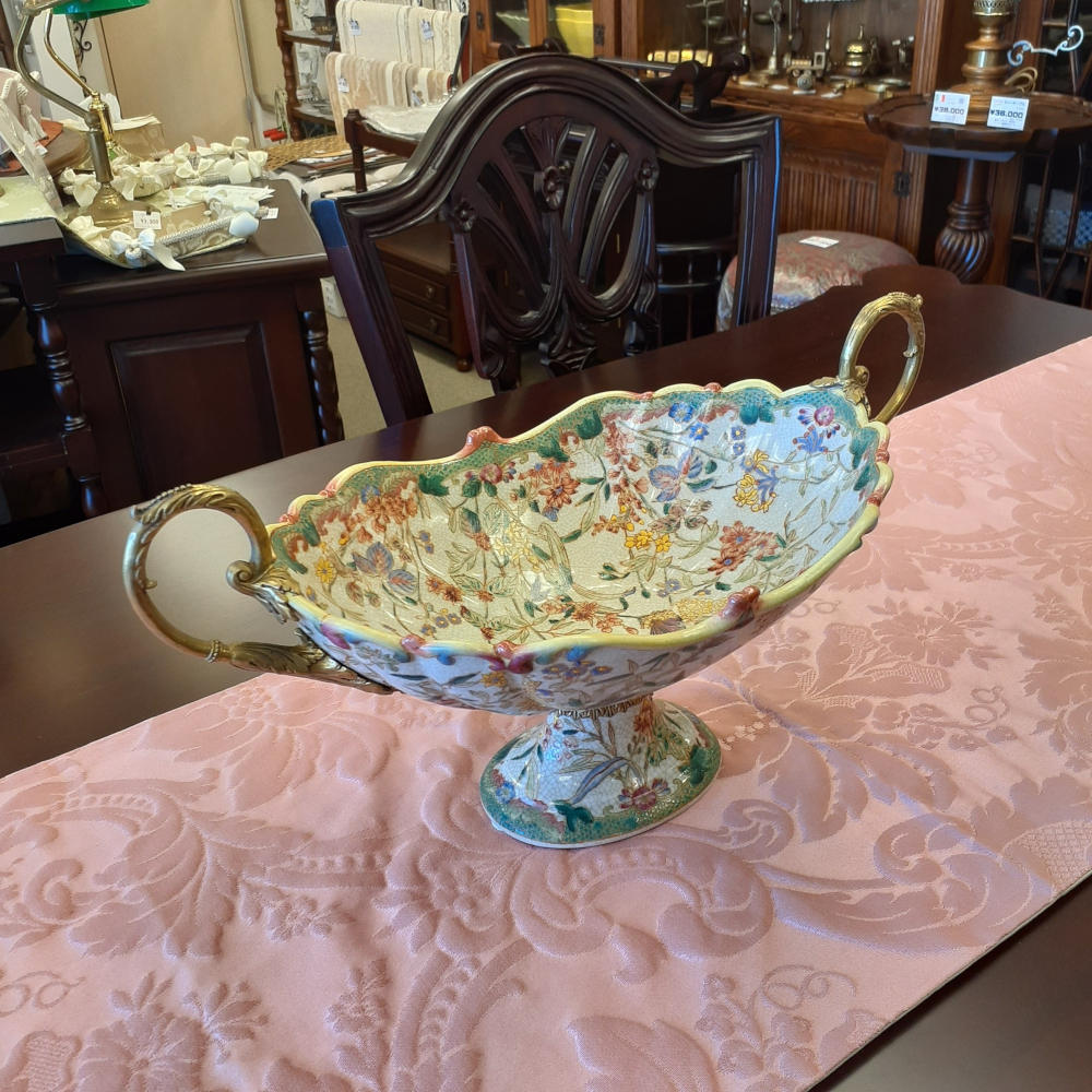 シノワズリー趣味の真鍮陶器のアンティーク風なインテリア工芸品