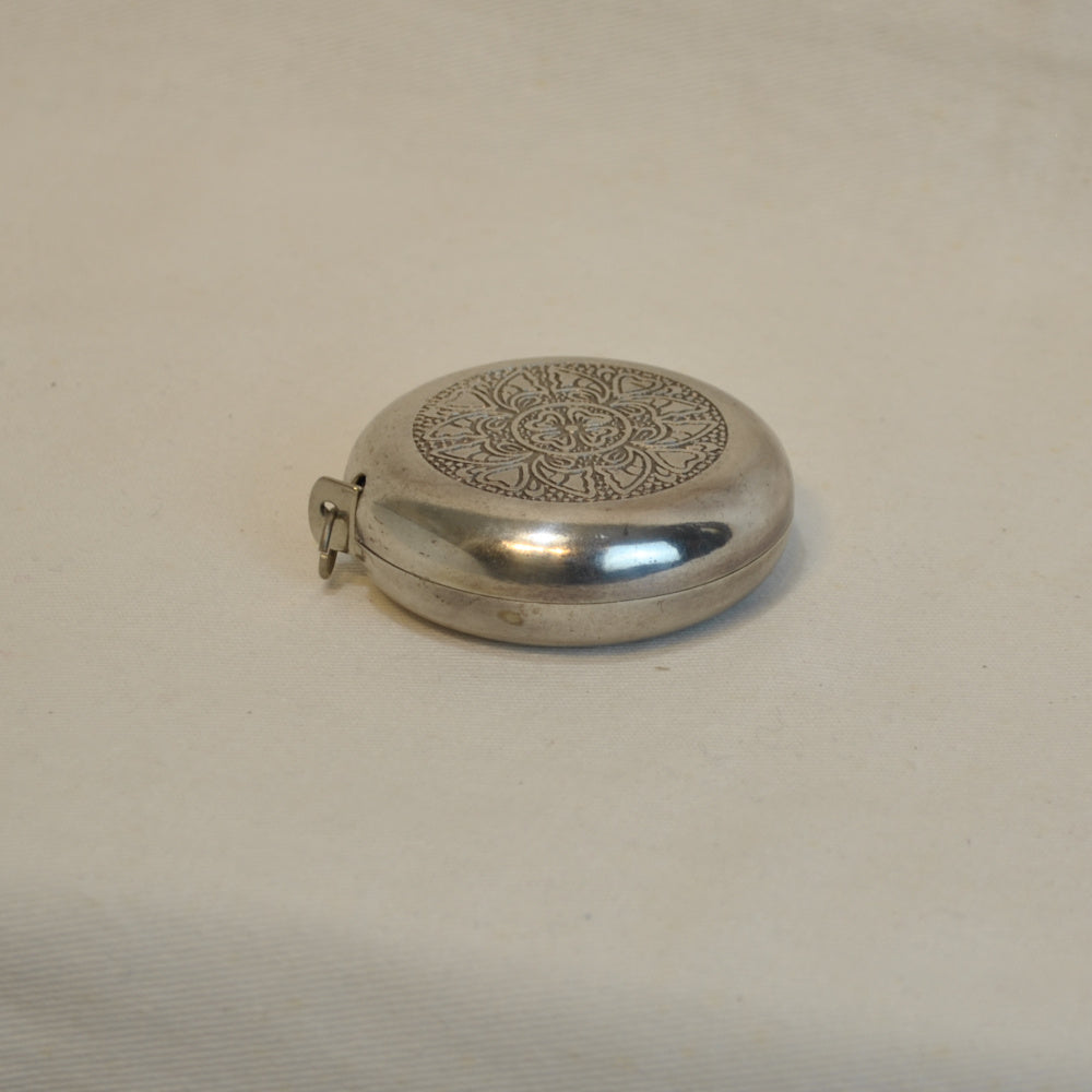 メジャー 巻き尺 手彫り模様 真鍮製 雑貨 計測器 物差し アンティーク風メジャー 真鍮雑貨 7347097